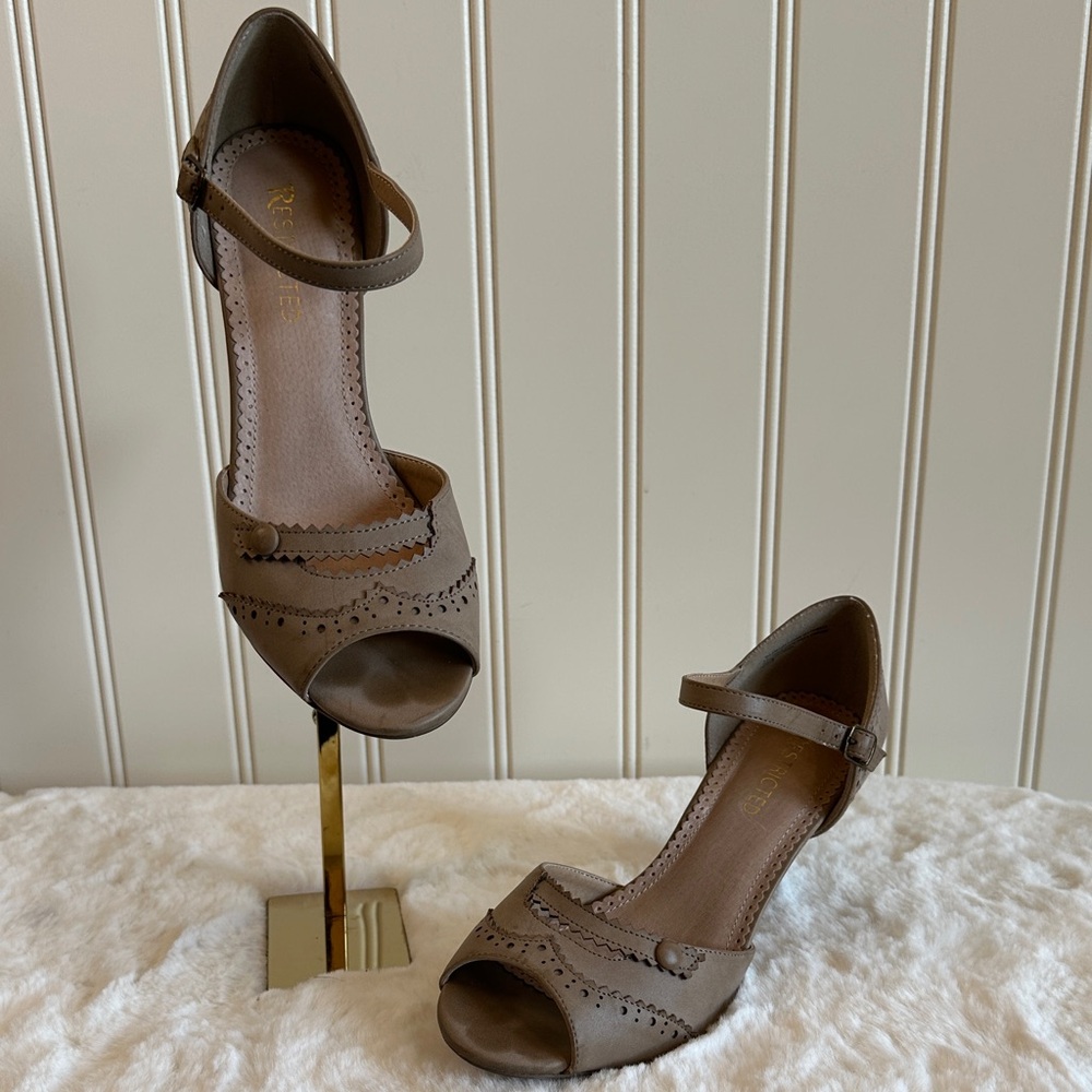 Elegant Tan Peep-Toe Women's Shoes